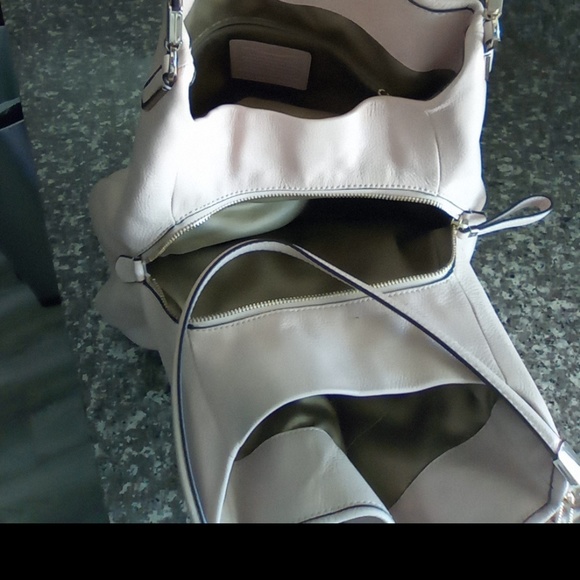 Coach Rose Purse w/dustbag  19" height with the handle 14" width 5" depth - Picture 4 of 6